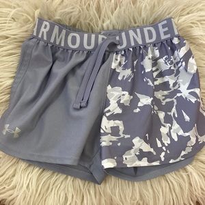 Under Armour girls shorts Camo pattern on one leg